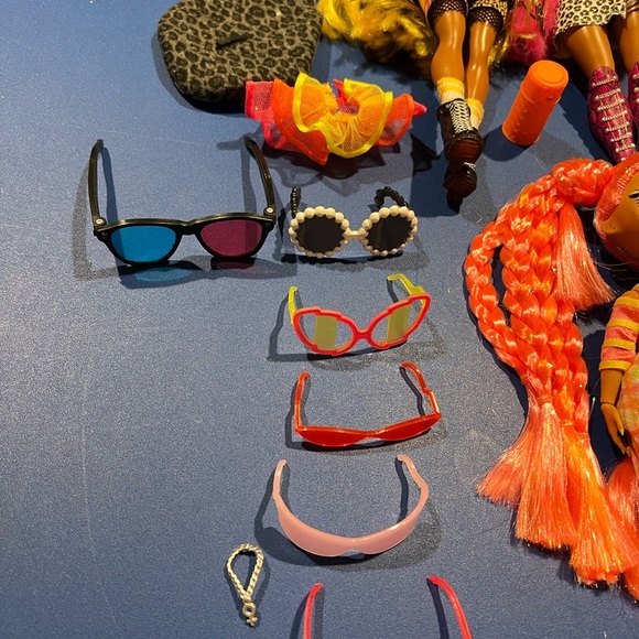 L.O.L Dolls Witerlicious, Neonlicious, Uptown Girl, Downtown BB with accessories - Picture 2 of 6